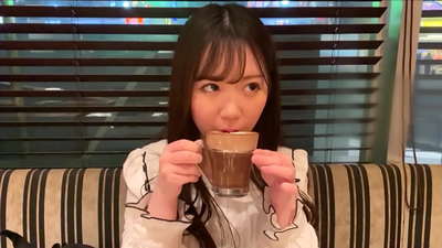 သူမသည် တက္ကသိုလ်ရှိ ကလပ်တစ်ခုတည်းတွင်ရှိသော သူငယ်ချင်းတစ်ဦးဖြစ်သည်။ သူမသည် ကလပ်တွင် ဆွဲဆောင်မှုအရှိဆုံး မိန်းကလေးဖြစ်သည်။ ၎င်းသည် ဂျပန်၏ sexy ကျသော အငွေ့အသက်ဖြစ်သည်။